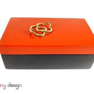 Rectangular black box with red lid attached with 2 peach blossoms 8*14 cm